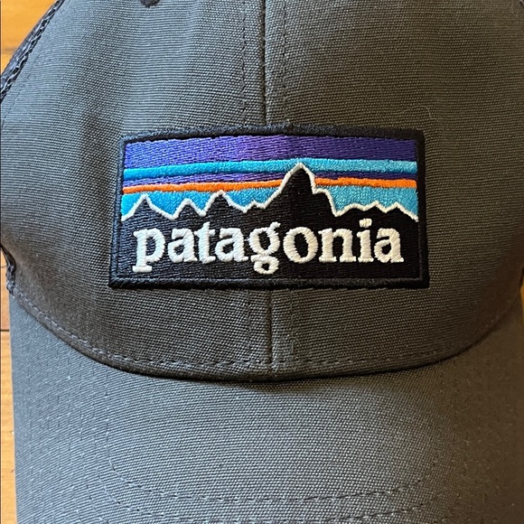 PATAGONIA P6 Logo Patch Trucker Hat Snap Back Mesh Mens Unisex Gray Black - Picture 3 of 6